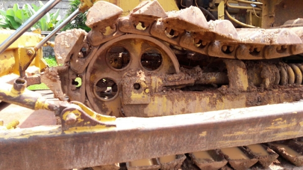 แทร็คเตอร์ KOMATSU รุ่น 21 PL  4 สูบ ถานดันกว้าง 2.55 เมตร