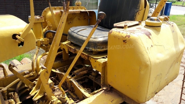 แทร็คเตอร์ KOMATSU รุ่น 21 PL  4 สูบ ถานดันกว้าง 2.55 เมตร