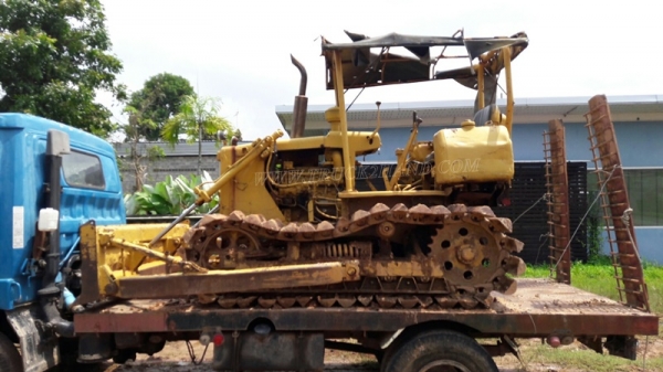 แทร็คเตอร์ KOMATSU รุ่น 21 PL  4 สูบ ถานดันกว้าง 2.55 เมตร