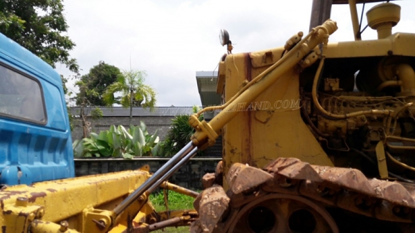 แทร็คเตอร์ KOMATSU รุ่น 21 PL  4 สูบ ถานดันกว้าง 2.55 เมตร