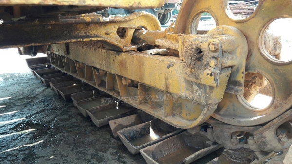 แทร็คเตอร์ KOMATSU รุ่น 21 PL  4 สูบ ถานดันกว้าง 2.55 เมตร