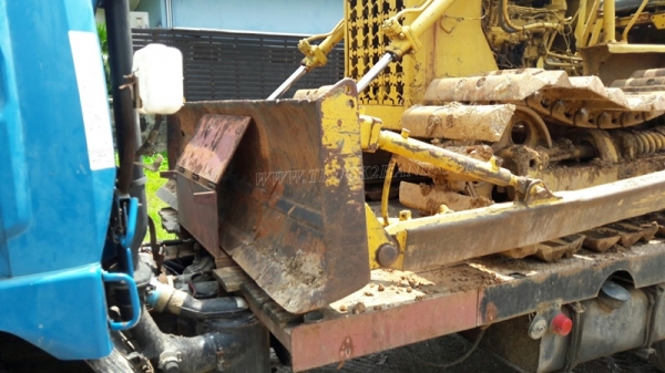 แทร็คเตอร์ KOMATSU รุ่น 21 PL  4 สูบ ถานดันกว้าง 2.55 เมตร