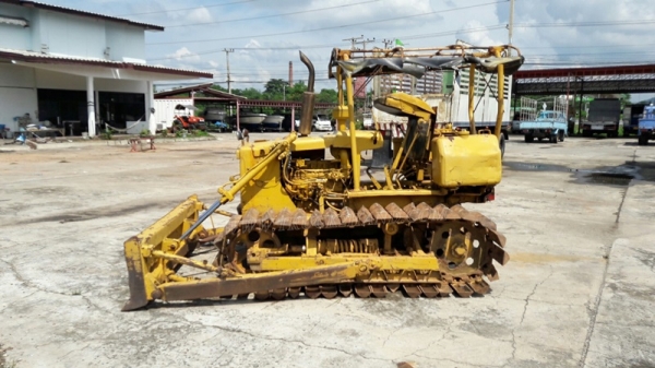แทร็คเตอร์ KOMATSU รุ่น 21 PL  4 สูบ ถานดันกว้าง 2.55 เมตร