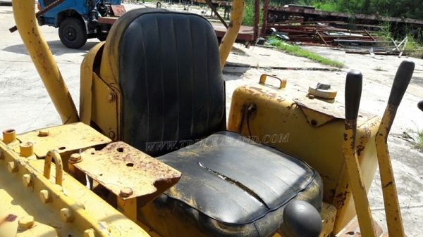 แทร็คเตอร์ KOMATSU รุ่น 21 PL  4 สูบ ถานดันกว้าง 2.55 เมตร