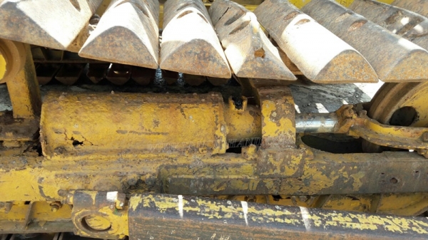 แทร็คเตอร์ KOMATSU รุ่น 21 PL  4 สูบ ถานดันกว้าง 2.55 เมตร