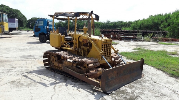 แทร็คเตอร์ KOMATSU รุ่น 21 PL  4 สูบ ถานดันกว้าง 2.55 เมตร