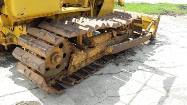 แทร็คเตอร์ KOMATSU รุ่น 21 PL  4 สูบ ถานดันกว้าง 2.55 เมตร