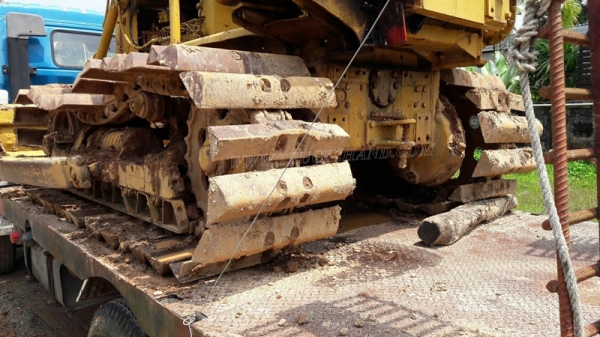 แทร็คเตอร์ KOMATSU รุ่น 21 PL  4 สูบ ถานดันกว้าง 2.55 เมตร