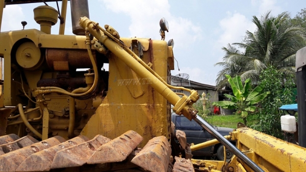 แทร็คเตอร์ KOMATSU รุ่น 21 PL  4 สูบ ถานดันกว้าง 2.55 เมตร