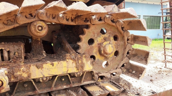 แทร็คเตอร์ KOMATSU รุ่น 21 PL  4 สูบ ถานดันกว้าง 2.55 เมตร