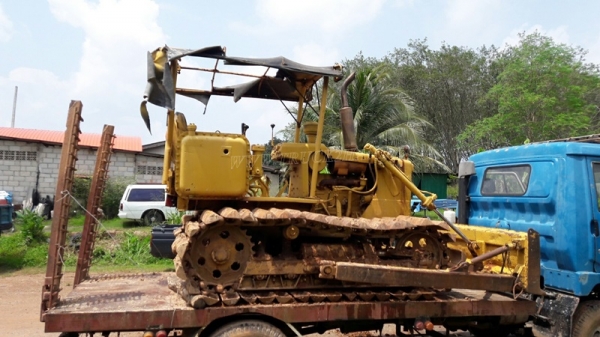 แทร็คเตอร์ KOMATSU รุ่น 21 PL  4 สูบ ถานดันกว้าง 2.55 เมตร