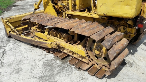 แทร็คเตอร์ KOMATSU รุ่น 21 PL  4 สูบ ถานดันกว้าง 2.55 เมตร