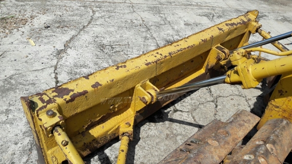 แทร็คเตอร์ KOMATSU รุ่น 21 PL  4 สูบ ถานดันกว้าง 2.55 เมตร