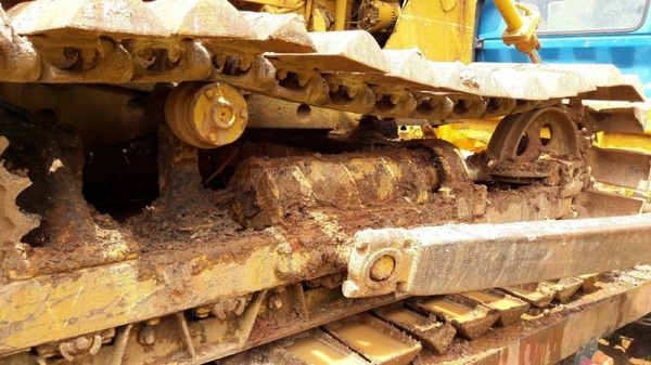 แทร็คเตอร์ KOMATSU รุ่น 21 PL  4 สูบ ถานดันกว้าง 2.55 เมตร