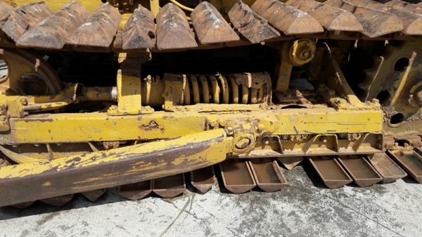 แทร็คเตอร์ KOMATSU รุ่น 21 PL  4 สูบ ถานดันกว้าง 2.55 เมตร