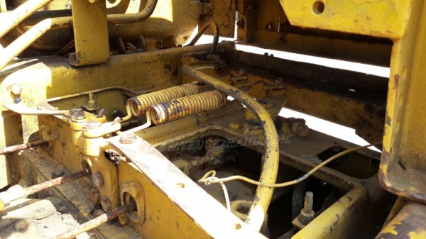 แทร็คเตอร์ KOMATSU รุ่น 21 PL  4 สูบ ถานดันกว้าง 2.55 เมตร