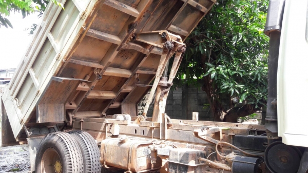 ขายรถ 6 ล้อ ดั้มพ์ ISUZU SFR 165 ปี 36 รถห้างแท้