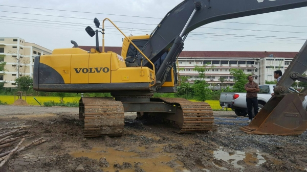 รถแบคโคVolvo EC210B ปี2013 ทำงาน 2000 ชม. 1,650,000
