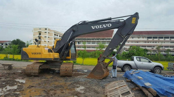 รถแบคโคVolvo EC210B ปี2013 ทำงาน 2000 ชม. 1,650,000 รถแบคโคVolvo EC210B ปี2013 ทำงาน 2000 ชม. 1,650,000