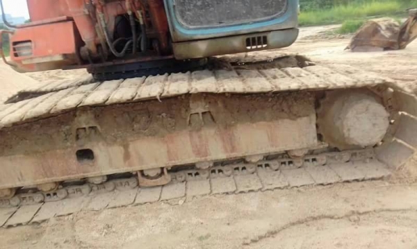 ขาย 465,000 HITACHI EX 200-3  เครื่องดี ปั้มแรง ช่วงล่างอ่อน รถพร้อมใช้ เอกสารหนังสือสัญญาซื้อขาย(ชลบุรี) 090-772-3710 090-772-3708