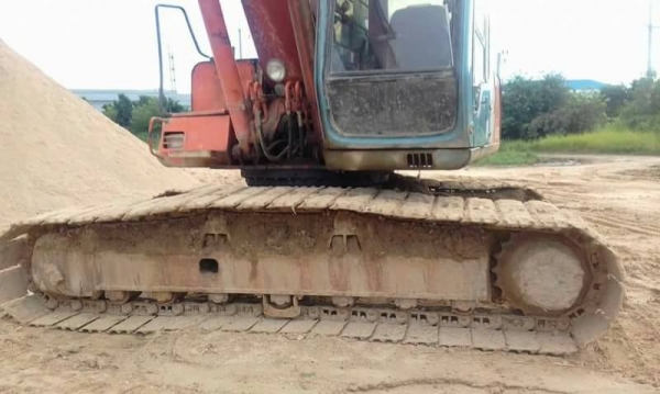 ขาย 465,000 HITACHI EX 200-3  เครื่องดี ปั้มแรง ช่วงล่างอ่อน รถพร้อมใช้ เอกสารหนังสือสัญญาซื้อขาย(ชลบุรี) 090-772-3710 090-772-3708