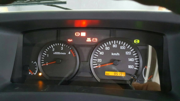 ISUZU ELF NLR 130 รถห้างมือเดียว