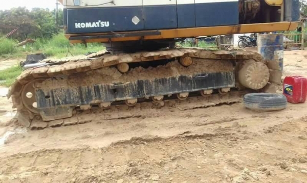 ขาย 465,000 KOMATSU pc 200-5 ตัวเดินจีบ เครื่องเดิมดี ปั้มแรง ไฟฟ้ตัด ช่วงล่างดี รถพร้อมใช้เอกสารหนังสือสัญญาซื้อขาย( ชลบุรี) 090-772-3710 090-772-3708