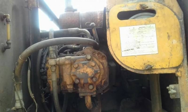 ขาย 465,000 KOMATSU pc 200-5 ตัวเดินจีบ เครื่องเดิมดี ปั้มแรง ไฟฟ้ตัด ช่วงล่างดี รถพร้อมใช้เอกสารหนังสือสัญญาซื้อขาย( ชลบุรี) 090-772-3710 090-772-3708