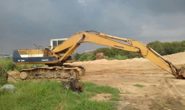 ขาย 465,000 KOMATSU pc 200-5 ตัวเดินจีบ เครื่องเดิมดี ปั้มแรง ไฟฟ้ตัด ช่วงล่างดี รถพร้อมใช้เอกสารหนังสือสัญญาซื้อขาย( ชลบุรี) 090-772-3710 090-772-3708