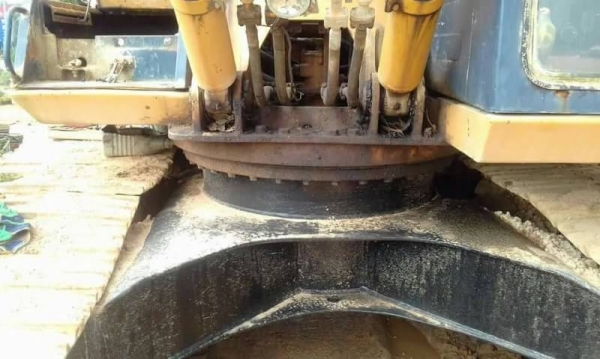 ขาย 465,000 KOMATSU pc 200-5 ตัวเดินจีบ เครื่องเดิมดี ปั้มแรง ไฟฟ้ตัด ช่วงล่างดี รถพร้อมใช้เอกสารหนังสือสัญญาซื้อขาย( ชลบุรี) 090-772-3710 090-772-3708