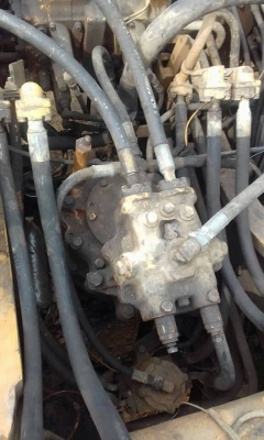 ขาย 465,000 KOMATSU pc 200-5 ตัวเดินจีบ เครื่องเดิมดี ปั้มแรง ไฟฟ้ตัด ช่วงล่างดี รถพร้อมใช้เอกสารหนังสือสัญญาซื้อขาย( ชลบุรี) 090-772-3710 090-772-3708