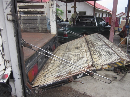 ขายกะบะ6ล้อ มีลิฟต์ท้ายยกของ