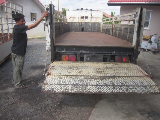 ขายกะบะ6ล้อ มีลิฟต์ท้ายยกของ