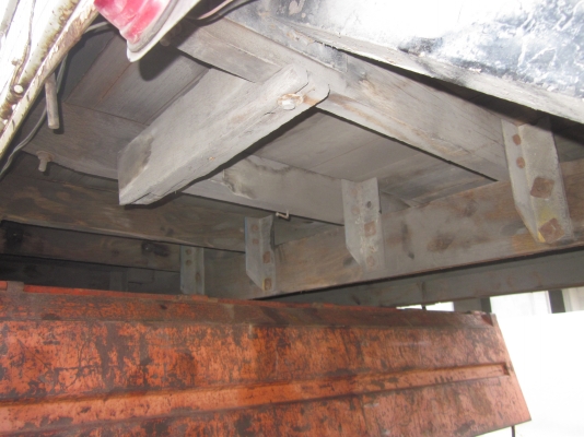 ขายกะบะ6ล้อ มีลิฟต์ท้ายยกของ