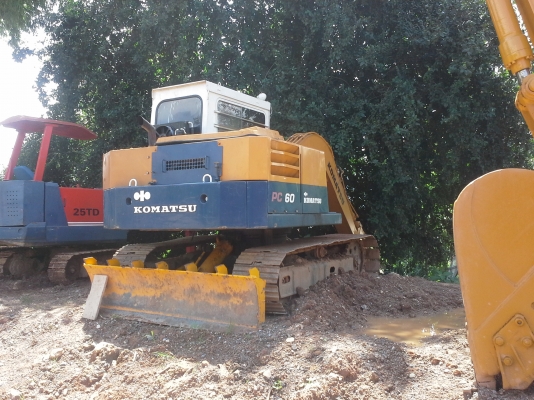 รถขุด แบคโฮ Komatsu PC60 พร้อมใช้ รถขุด แบคโฮ Komatsu PC60 พร้อมใช้