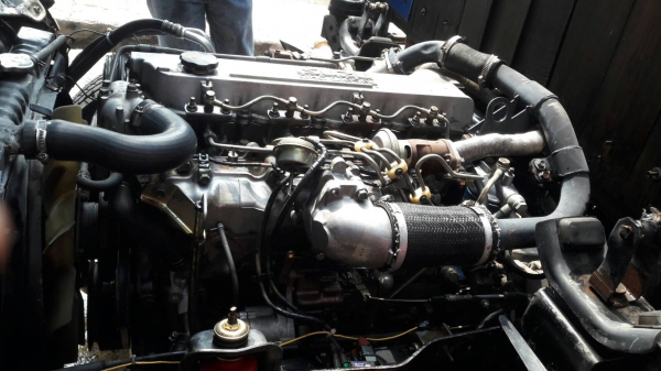 ขาย 385,000 ISUZU NKR 71 LY 52 A 130 แรง TUBO ปี 47 รถห้างแท้ สภาพนางฟ้า เต็มทั้งคัน ยางเรเดียลใหม่ 6 เส้น แอร์เครื่องเสียงพร้อม กระบะ ปู สแตนเลสทั้งลูก รถอยู่ ชลบุรี 090-772-3710 090-772-3708