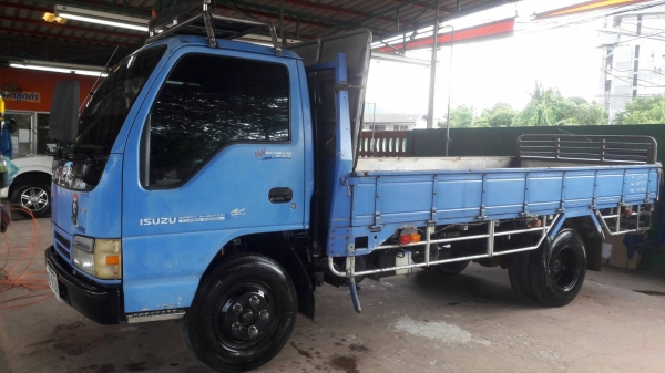 ขาย 385,000 ISUZU NKR 71 LY 52 A 130 แรง TUBO ปี 47 รถห้างแท้ สภาพนางฟ้า เต็มทั้งคัน ยางเรเดียลใหม่ 6 เส้น แอร์เครื่องเสียงพร้อม กระบะ ปู สแตนเลสทั้งลูก รถอยู่ ชลบุรี 090-772-3710 090-772-3708