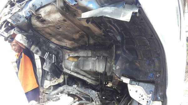 ขาย 385,000 ISUZU NKR 71 LY 52 A 130 แรง TUBO ปี 47 รถห้างแท้ สภาพนางฟ้า เต็มทั้งคัน ยางเรเดียลใหม่ 6 เส้น แอร์เครื่องเสียงพร้อม กระบะ ปู สแตนเลสทั้งลูก รถอยู่ ชลบุรี 090-772-3710 090-772-3708