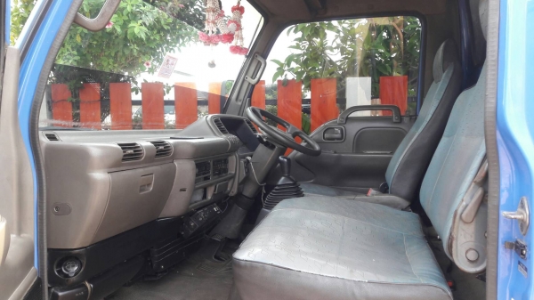 ขาย 385,000 ISUZU NKR 71 LY 52 A 130 แรง TUBO ปี 47 รถห้างแท้ สภาพนางฟ้า เต็มทั้งคัน ยางเรเดียลใหม่ 6 เส้น แอร์เครื่องเสียงพร้อม กระบะ ปู สแตนเลสทั้งลูก รถอยู่ ชลบุรี 090-772-3710 090-772-3708