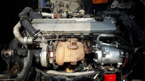 ขาย 385,000 ISUZU NKR 71 LY 52 A 130 แรง TUBO ปี 47 รถห้างแท้ สภาพนางฟ้า เต็มทั้งคัน ยางเรเดียลใหม่ 6 เส้น แอร์เครื่องเสียงพร้อม กระบะ ปู สแตนเลสทั้งลูก รถอยู่ ชลบุรี 090-772-3710 090-772-3708