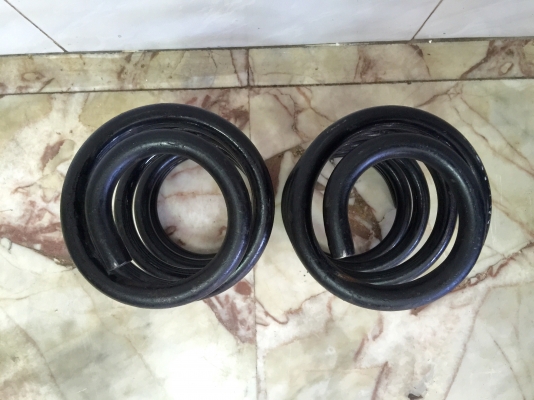 ขายสปริงหลัง TOYOTA GRANVIA ปี 2000 เครื่อง 1KZ แท้ญี่ปุ่น