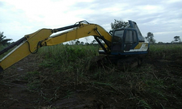 ขายรถแบคโฮ KOBELCO SK200-/// ระบบไฟเต็ม ไม่มีเอกสาร ราคา 600000