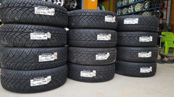 ยางใหม่ตกปี265/65/17 ปี 3715 NITTO 420S Japan
