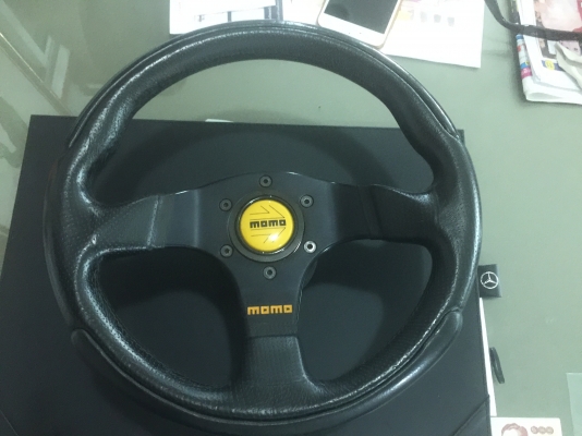 ขายพวงมาลัยรถยนต์ momo 12 นิ้วของแท้ครับ
