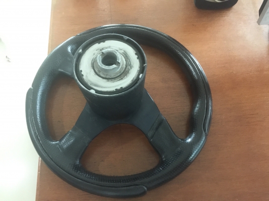 ขายพวงมาลัยรถยนต์ momo 12 นิ้วของแท้ครับ