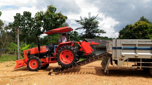 ปัญญาแทรคเตอร์..จัดมาให้ครับ ด่วน!!!คูโบต้า L4508DI พร้อมใบมีดคานล่างFD180พร้อมโรตาลี่RX180 สภาพพร้อมใช้  เล่มทะเบียนพร้อม จัดส่ง อ.บ้านไร่ จ.อุทัยธานี