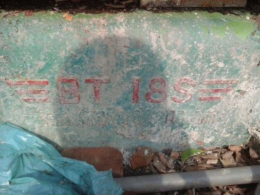 เครื่องรีดไม้ขนาดใหญ่ 2 ตัว และตัวเครื่องผ่า ไม้ขนาดใหญ่ อีกหนึ่งตัว เครื่องลับมีดติด 1 ตัวเหมาเหมากันไปเลยครับ