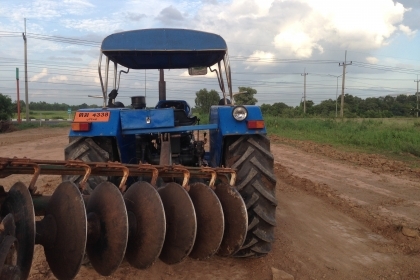 ขายรถไถ 2 เพลา Ford new holland 6610 มีภาพวีดีโอ สภาพสวยพร้อมใช้ ผานดันหน้า และผาน 7  ราคา685,000 บาท  โทร 081-9972972 089-8451778