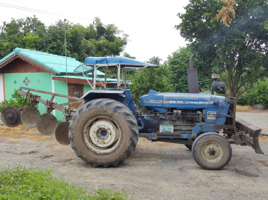 ขายรถไถ FORD 6600 เครื่อง T5เสื้อเรียบ  เครื่องดี ปั้มดี อุปกรณ์ ดันหน้า หาง3 ขายตามสภาพที่เห็นในรูป ราคา. 225,000 บาท โทร.080-1085007 บอล