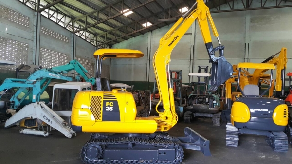 ขาย รถขุด KOMATSU รุ่น PC25-1- มือสองญี่ปุ่น แทรกเหล็กสวย สลัก บูท เอวแน่น 100\% คอนโทรลสั้น สวยพร้อมใช้งาน  มือถือ/LINE ID : 0818753444